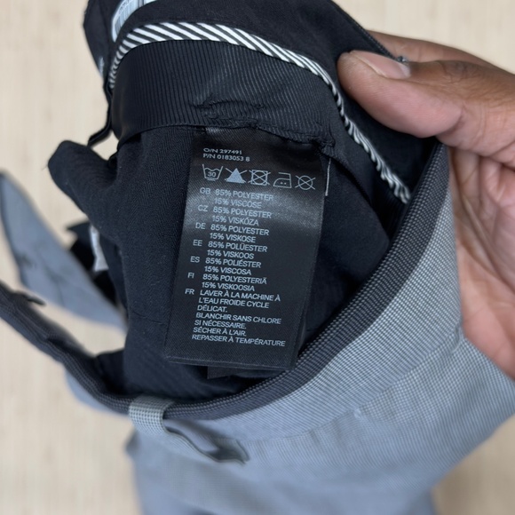 H&M - 2 piece Suit - size 42R - pants size 34R - Picture 8 of 11